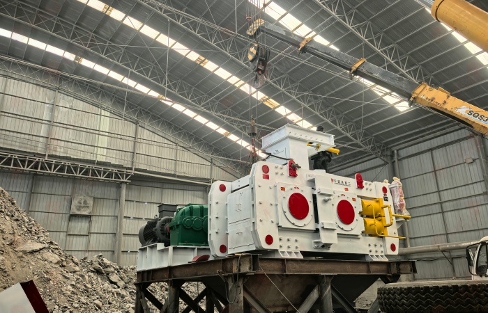 強力輥磨機生產現場 強力輥磨機生產現場